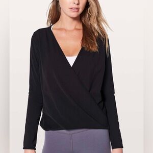 Lululemon Full Freedom Long Sleeve Top Black Yoga V-neck Style W3BABS Size 4